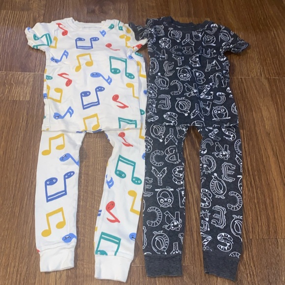 Old Navy Other - Old Navy Short Sleeve Pajama Bundle Size 5T